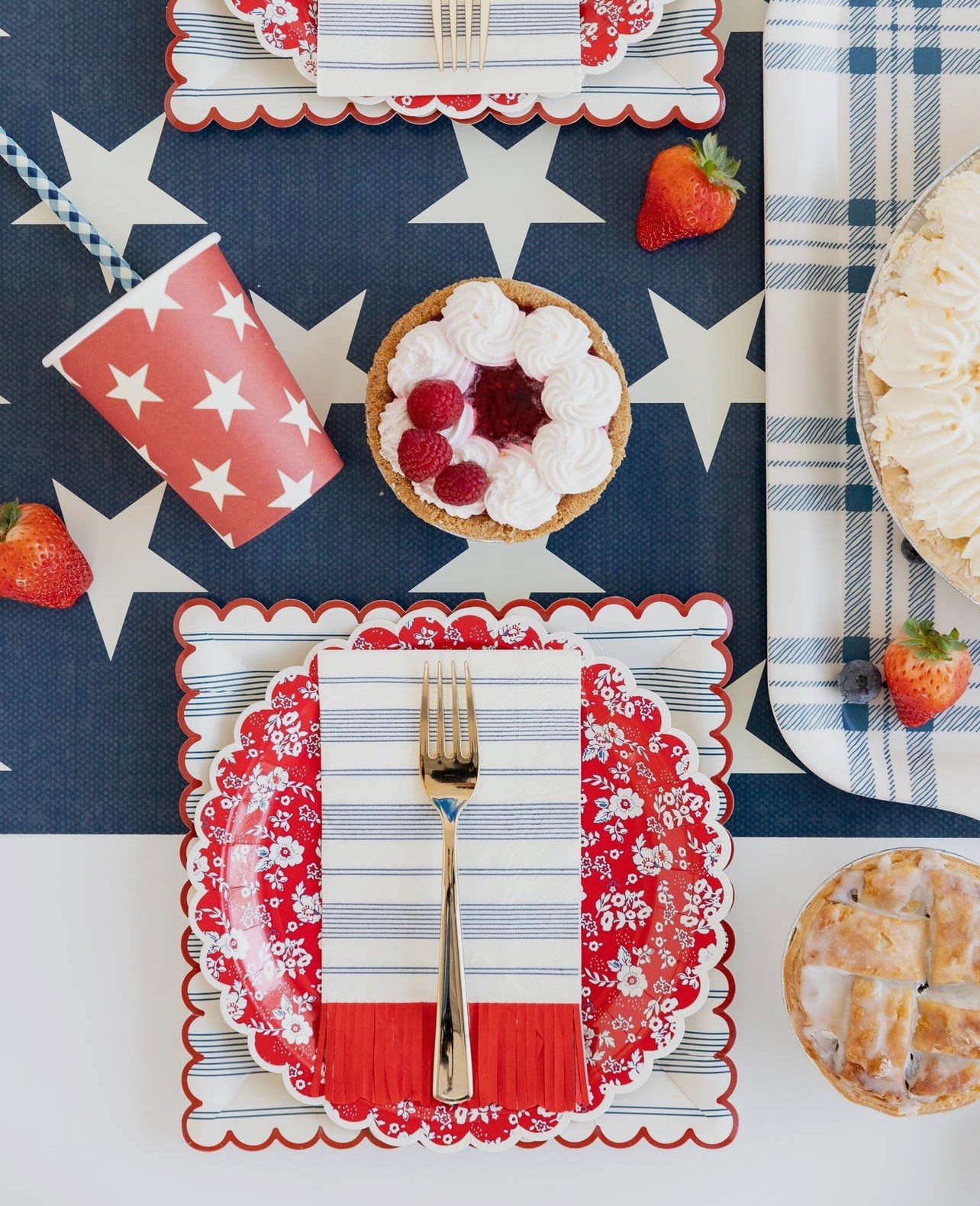 Fringed Scallop Dinner Napkin